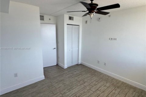 Condominio en alquiler en Miami, Florida, 2 dormitorios, 78.87 m2 № 2026424 - foto 13