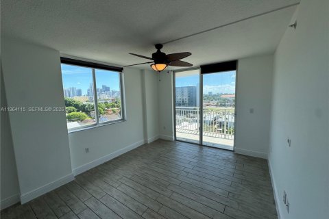 Condominio en alquiler en Miami, Florida, 2 dormitorios, 78.87 m2 № 2026424 - foto 5