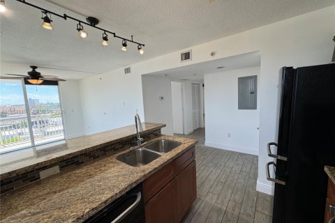 Condominio en alquiler en Miami, Florida, 2 dormitorios, 78.87 m2 № 2026424 - foto 4