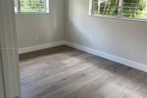 House in North Miami, Florida 3 bedrooms, 202.16 sq.m. № 1895474 - photo 14