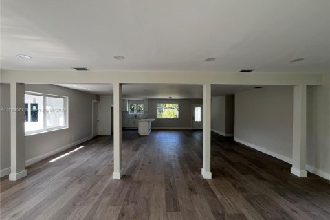 House in North Miami, Florida 3 bedrooms, 202.16 sq.m. № 1895474 - photo 16