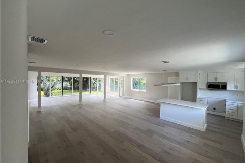 House in North Miami, Florida 3 bedrooms, 202.16 sq.m. № 1895474 - photo 17