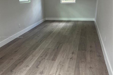 House in North Miami, Florida 3 bedrooms, 202.16 sq.m. № 1895474 - photo 7