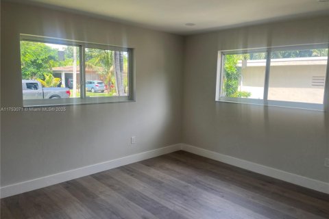 House in North Miami, Florida 3 bedrooms, 202.16 sq.m. № 1895474 - photo 20