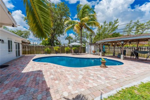 House in Dania Beach, Florida 4 bedrooms, 177.07 sq.m. № 1799327 - photo 27