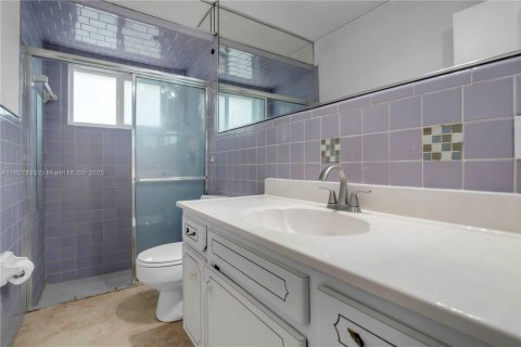 House in Dania Beach, Florida 4 bedrooms, 177.07 sq.m. № 1799327 - photo 19