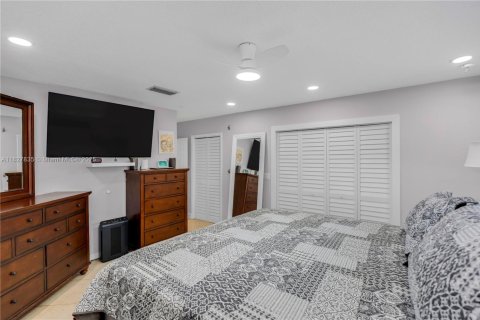 House in Dania Beach, Florida 4 bedrooms, 177.07 sq.m. № 1799327 - photo 18