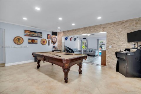 House in Dania Beach, Florida 4 bedrooms, 177.07 sq.m. № 1799327 - photo 11