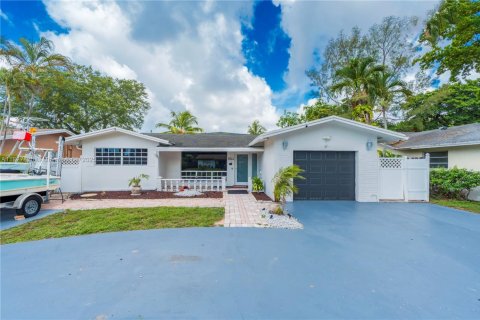 House in Dania Beach, Florida 4 bedrooms, 177.07 sq.m. № 1799327 - photo 1