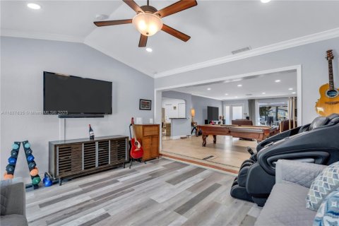 House in Dania Beach, Florida 4 bedrooms, 177.07 sq.m. № 1799327 - photo 10