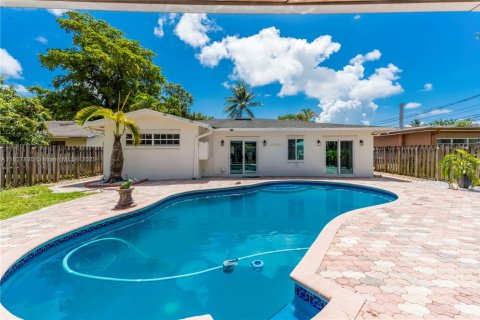 House in Dania Beach, Florida 4 bedrooms, 177.07 sq.m. № 1799327 - photo 2