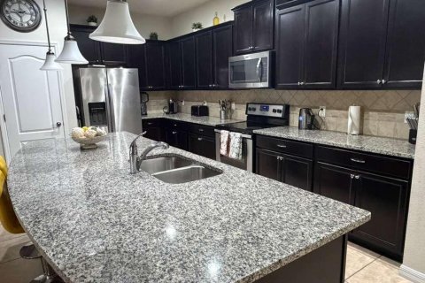 Townhouse in Kissimmee, Florida 4 bedrooms, 195.28 sq.m. № 2146619 - photo 6
