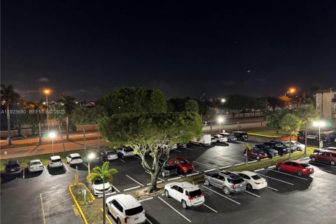 Condominio en venta en Miami, Florida, 2 dormitorios, 110.93 m2 № 1982089 - foto 13