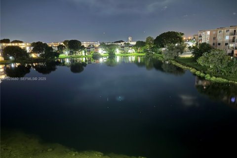 Condominio en venta en Miami, Florida, 2 dormitorios, 110.93 m2 № 1982089 - foto 1