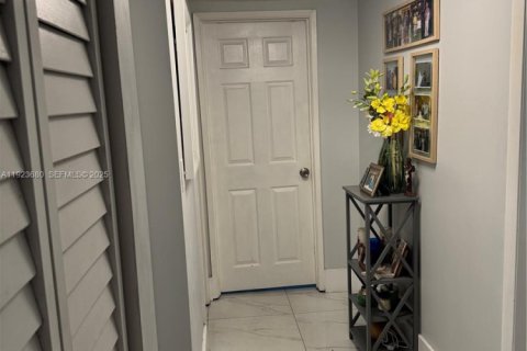 Condominio en venta en Miami, Florida, 2 dormitorios, 110.93 m2 № 1982089 - foto 10