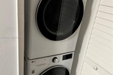 Condominio en venta en Miami, Florida, 2 dormitorios, 110.93 m2 № 1982089 - foto 11