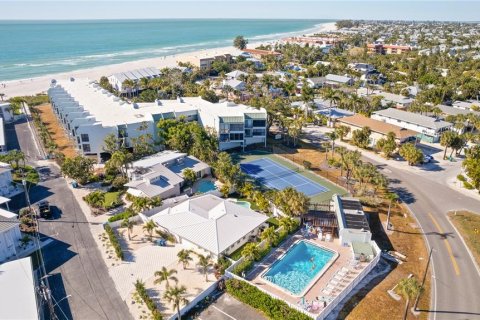 Condominio en Holmes Beach, Florida, 2 dormitorios № 2234472