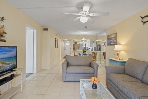 Condominio en venta en Holmes Beach, Florida, 2 dormitorios, 114.83 m2 № 2234472 - foto 10