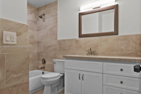 Casa en venta en Cutler Bay, Florida, 3 dormitorios, 188.96 m2 № 1951342 - foto 25