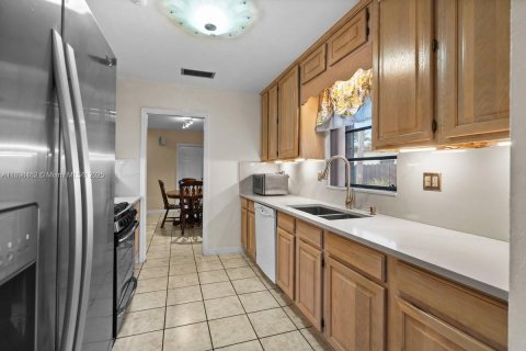 Casa en venta en Cutler Bay, Florida, 3 dormitorios, 188.96 m2 № 1951342 - foto 15
