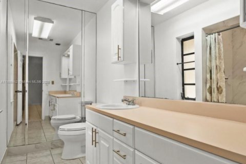 Casa en venta en Cutler Bay, Florida, 3 dormitorios, 188.96 m2 № 1951342 - foto 21