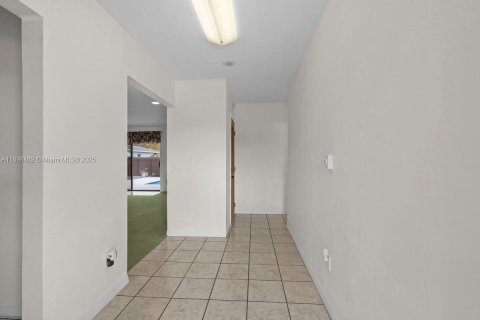 Casa en venta en Cutler Bay, Florida, 3 dormitorios, 188.96 m2 № 1951342 - foto 18