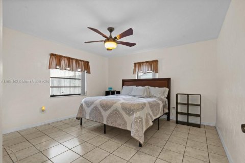 Casa en venta en Cutler Bay, Florida, 3 dormitorios, 188.96 m2 № 1951342 - foto 24