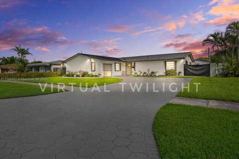 Casa en venta en Cutler Bay, Florida, 3 dormitorios, 188.96 m2 № 1951342 - foto 1
