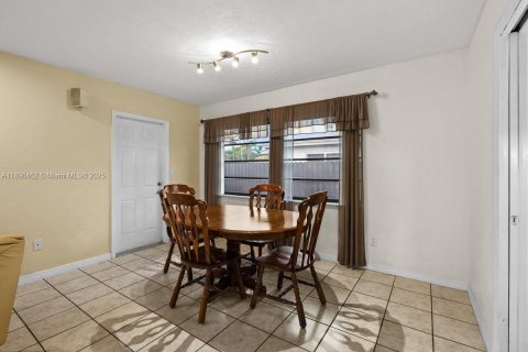 Casa en venta en Cutler Bay, Florida, 3 dormitorios, 188.96 m2 № 1951342 - foto 10