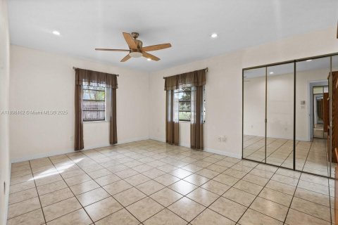 Casa en venta en Cutler Bay, Florida, 3 dormitorios, 188.96 m2 № 1951342 - foto 19