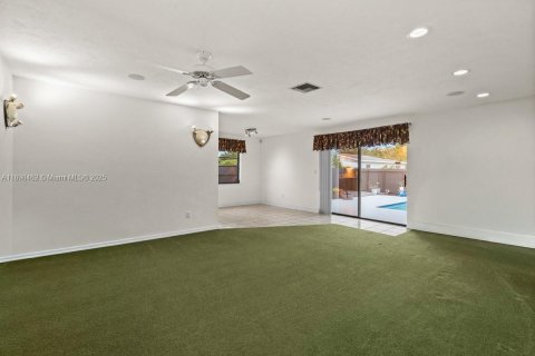 Casa en venta en Cutler Bay, Florida, 3 dormitorios, 188.96 m2 № 1951342 - foto 13