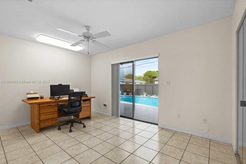 Casa en venta en Cutler Bay, Florida, 3 dormitorios, 188.96 m2 № 1951342 - foto 27
