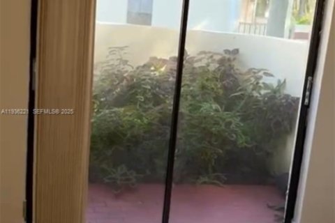 Copropriété à louer à Miami, Floride: 2 chambres, 85.56 m2 № 1994259 - photo 2