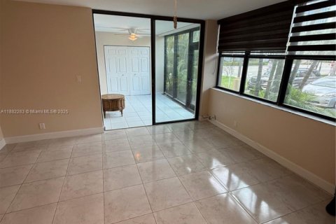 Condo in Aventura, Florida, 3 bedrooms  № 1929468 - photo 16