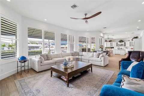 House in Deerfield Beach, Florida 6 bedrooms, 418.8 sq.m. № 2082007 - photo 13