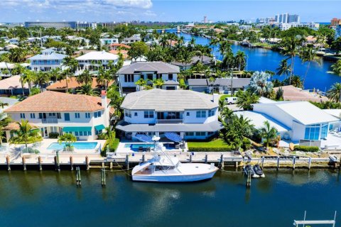 House in Deerfield Beach, Florida 6 bedrooms, 418.8 sq.m. № 2082007