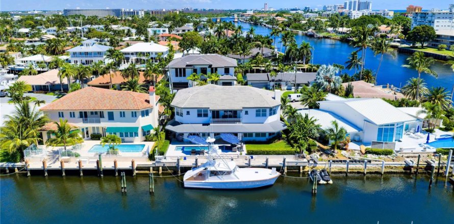 House in Deerfield Beach, Florida 6 bedrooms, 418.8 sq.m. № 2082007