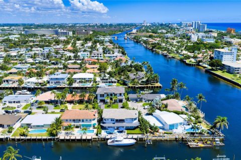 House in Deerfield Beach, Florida 6 bedrooms, 418.8 sq.m. № 2082007 - photo 2
