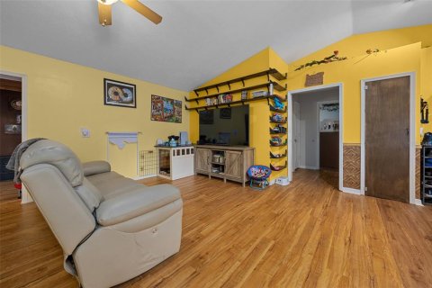 House in Bushnell, Florida 3 bedrooms, 174.93 sq.m. № 1658317 - photo 8