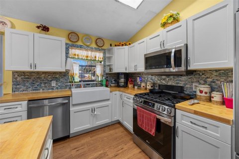 House in Bushnell, Florida 3 bedrooms, 174.93 sq.m. № 1658317 - photo 12