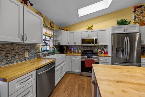 House in Bushnell, Florida 3 bedrooms, 174.93 sq.m. № 1658317 - photo 10