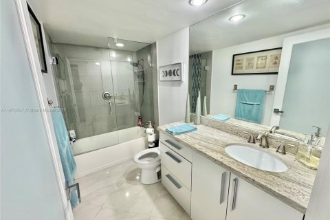 Condo in Fort Lauderdale, Florida, 2 bedrooms  № 1994923 - photo 20