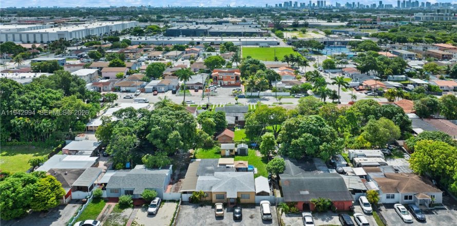 Immobilier commercial à Hialeah, Floride № 1999380