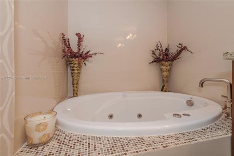 Condominio en venta en Miami Beach, Florida, 2 dormitorios, 116.13 m2 № 1702893 - foto 23