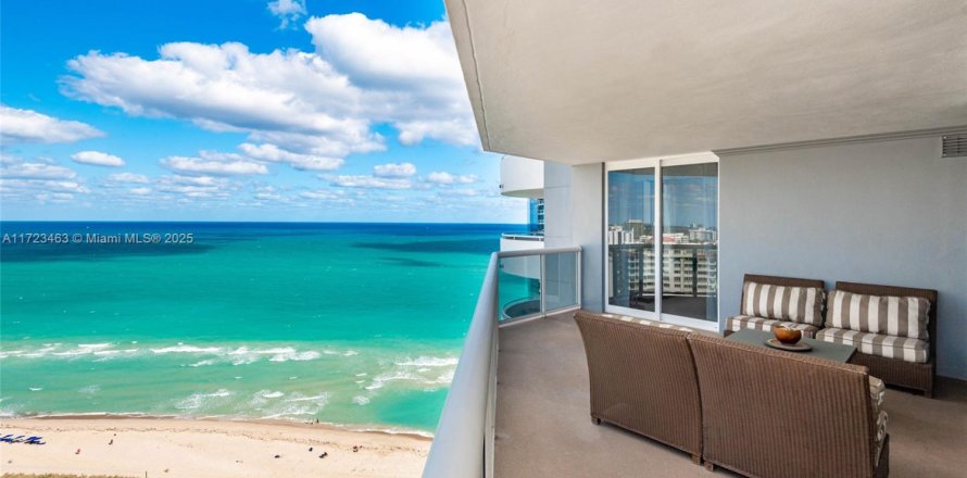 Condominio en Miami Beach, Florida, 2 dormitorios  № 1702893