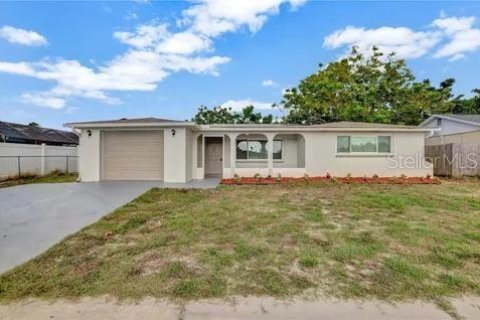 House in Port Richey, Florida 4 bedrooms, 166.85 sq.m. № 2112036