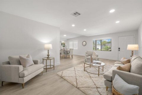 Villa ou maison à louer à Saint Petersburg, Floride: 4 chambres, 139.63 m2 № 1717059 - photo 4