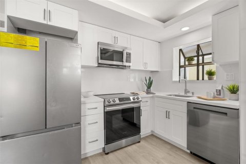 Villa ou maison à louer à Saint Petersburg, Floride: 4 chambres, 139.63 m2 № 1717059 - photo 10