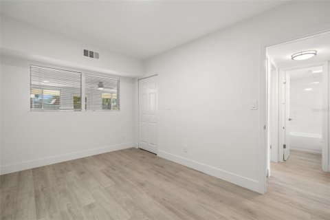 Villa ou maison à louer à Saint Petersburg, Floride: 4 chambres, 139.63 m2 № 1717059 - photo 15