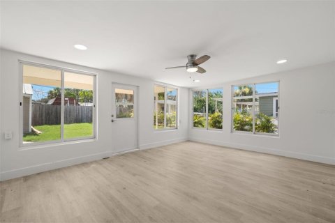 Villa ou maison à louer à Saint Petersburg, Floride: 4 chambres, 139.63 m2 № 1717059 - photo 17